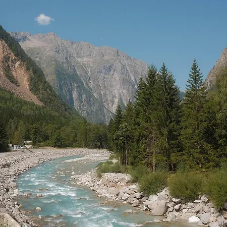 Üdülőközpont Montdoux By Leavetown Vacations